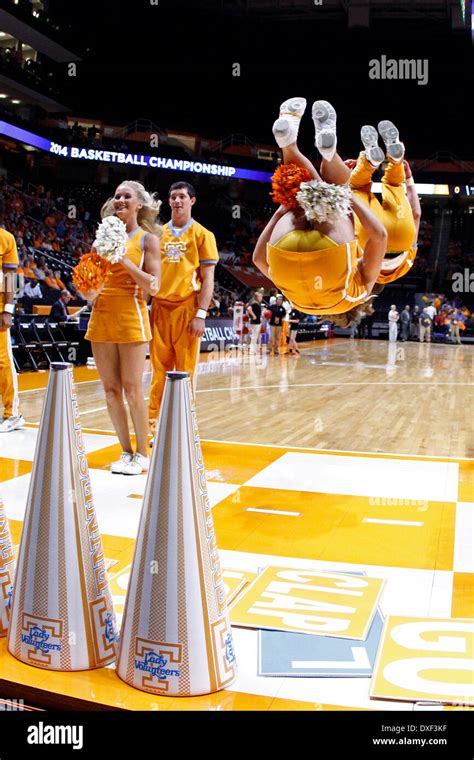 Tennessee volunteers cheerleaders hi-res stock photography and images ...