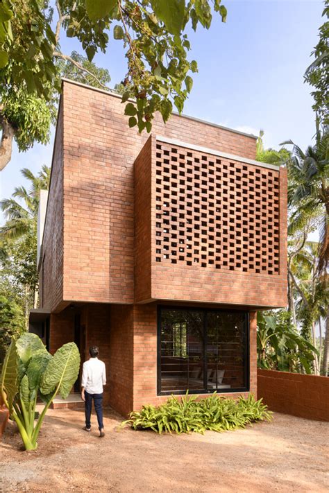 NARROW BRICK HOUSE / SRIJIT SRINIVAS - BB Architects