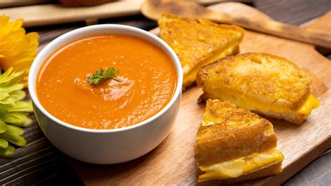 Copycat Friendly's Ultimate Grilled Cheese And Tomato Soup Recipe ...