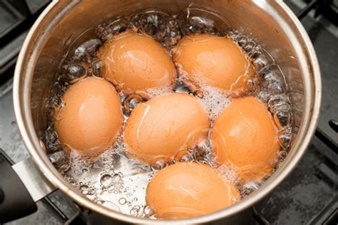 Mastering the art of boiling eggs: How to prevent cracks