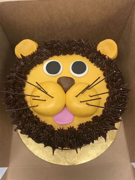 Fondant and buttercream lion cake. | Lion cakes, Amazing cakes ...