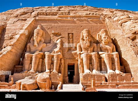 Abu simbel temple entrance hi-res stock photography and images - Alamy