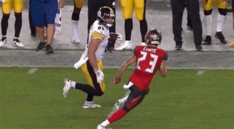 Conte Stiffarm GIF - Conte Stiffarm Stiff - Discover & Share GIFs