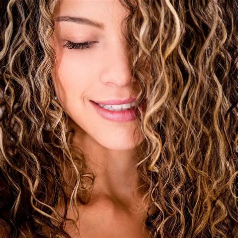 How to Find the Perfect Curling Brush for Your Hair Type