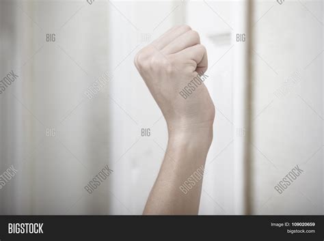 Knocking Door Image & Photo (Free Trial) | Bigstock