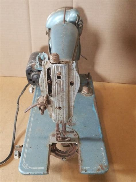 Vintage Dressmaker Deluxe Precision Sewing Machine For Parts or Repair | eBay