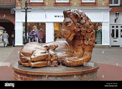 Lion and Lamb statue, Lion and Lamb Yard Shopping Centre, Farnham ...