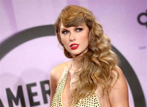 Taylor Swift Urges Fans to Register and Vote on National Voting Day ...