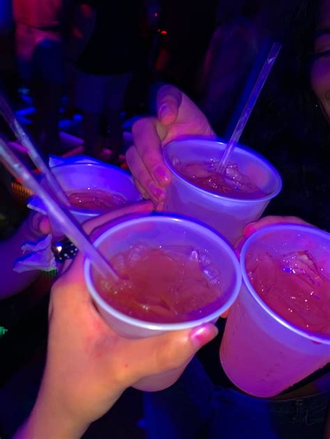 drinks with friends aesthetic | Party night club aesthetic, Nightclub aesthetic, Friends party night