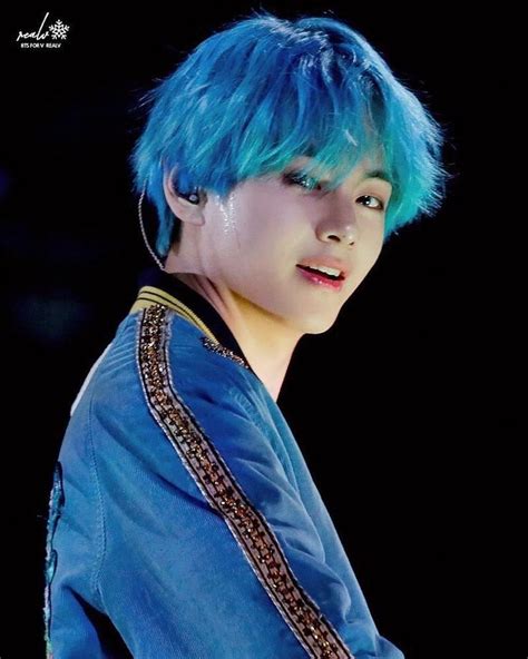 L u n a ⁷ ̈ on Twitter | Blue hair, Taehyung, V taehyung