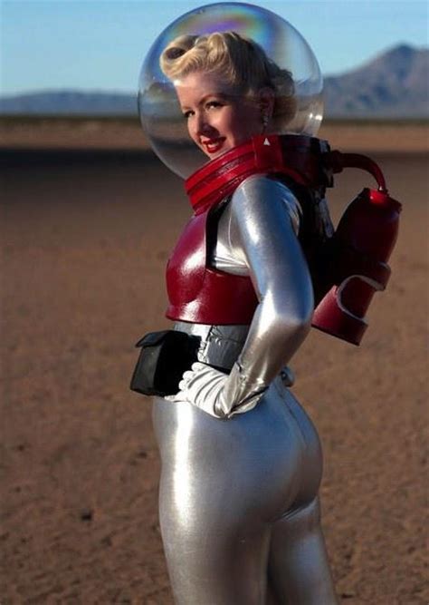 Space age fashion from the 1960's. : r/RetroFuturism