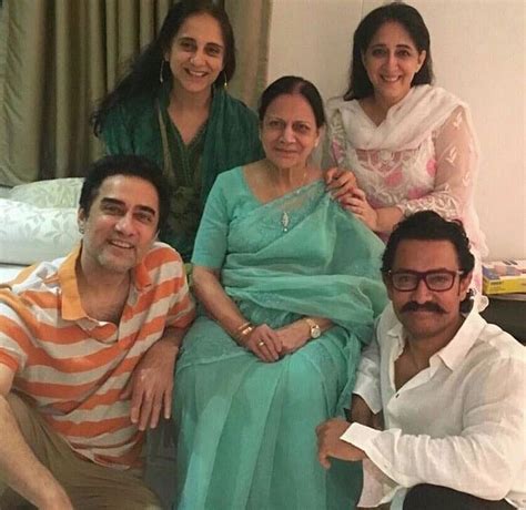 Aamir Khan with family.. #AamirKhan with mother #ZeenatHussain… | by ...