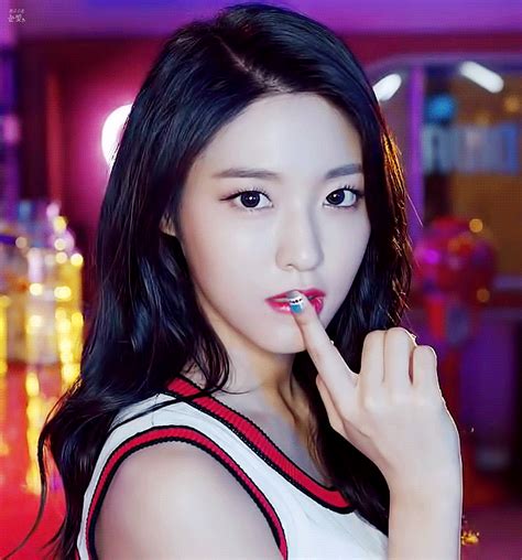 AOA 설현SeolHyun 雪炫 데싱디바 움짤GIF 2017.09 (671×720) | Seolhyun, Kpop girl ...