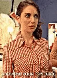 Jameson Alison Brie GIF - Jameson Alison Brie Unbutton - Descobrir e Compartilhar GIFs