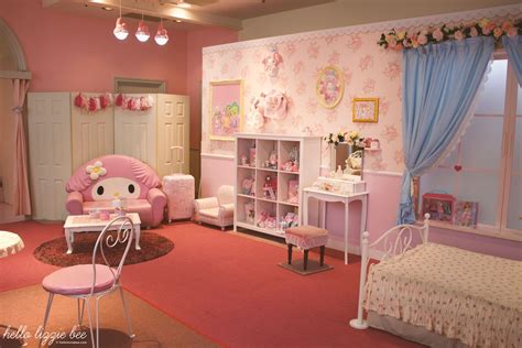 Sanrio Puroland: The Home of Hello Kitty! - Hello Lizzie Bee