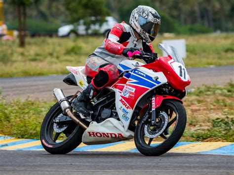 Track Experience Aboard A Honda CBR150R One Make Race Bike - ZigWheels