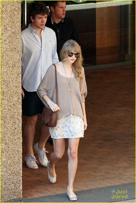 Taylor Swift: Bondi Beach with Brother Austin! | Photo 463473 - Photo Gallery | Just Jared Jr.
