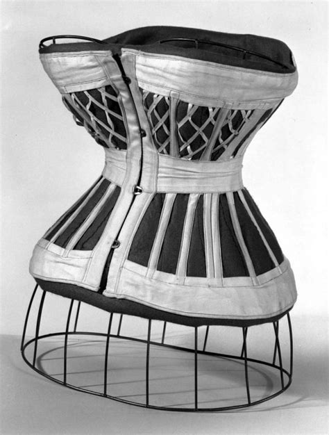 Victorian corsets: What they were like & how women used to wear them - Click Americana
