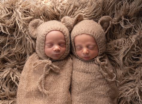 Newborn Twin Parenting Tricks and Tips - hellophotographyaustin.com