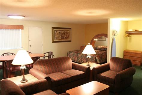 UNIVERSITY INN & SUITES TALLAHASSEE - Reviews, Photos