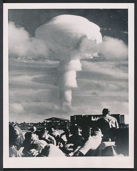 Unknown/Associated Press - Atomic bomb test in Christmas Island, 1962 - Catawiki