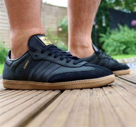 Stunning pair of all black Sambas | Sepatu pria, Sepatu, Pria