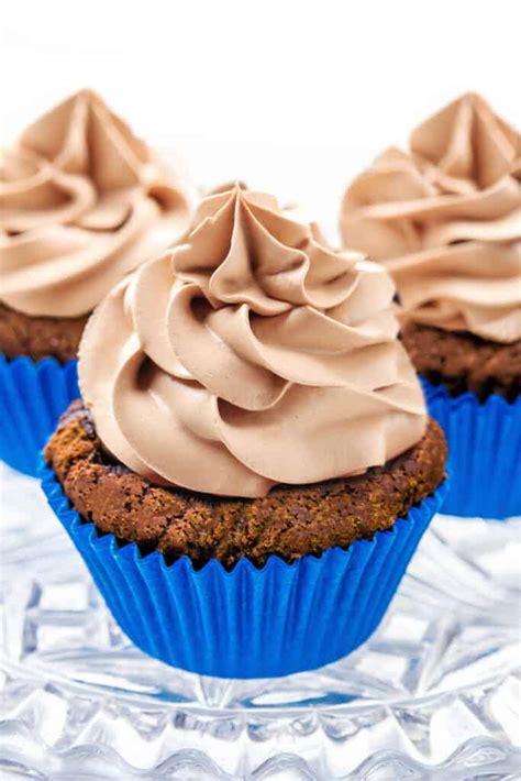 Easy Homemade Chocolate Whipped Cream Frosting Recipe