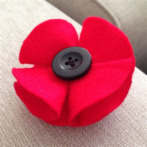 My felt poppy brooch - took about 20 mins to make | Veterans day poppy ...