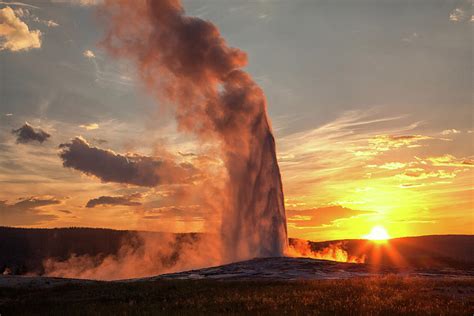 Old Faithful Geyser | tunersread.com