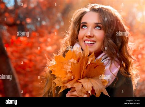 Young girl in autumn forest hi-res stock photography and images - Alamy