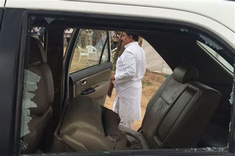 Rahul Gandhi's Car Pelted With Stones in Gujarat, Congress Blames BJP