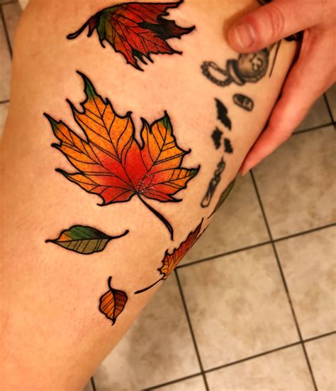 Neo Traditional Autumn Leaf Tattoos | Traditional tattoo leaves, Fall leaves tattoo, Autumn tattoo