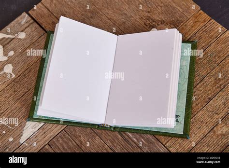 Blank open sketchbook on old wood Stock Photo - Alamy