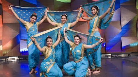 World Unity Fair 2018 - CSU ISA - Lavani | Marathi Dance | Colorado State University - YouTube