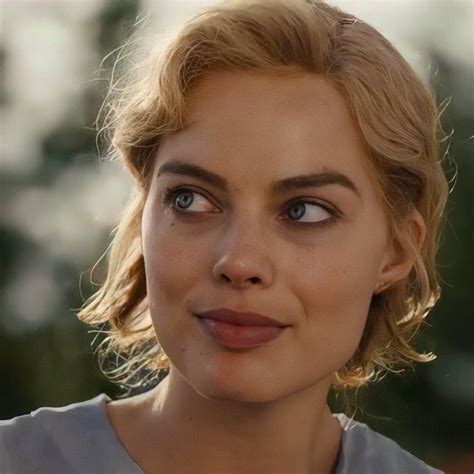 Margot in her upcoming movie ‘Dreamland’ : MargotRobbie