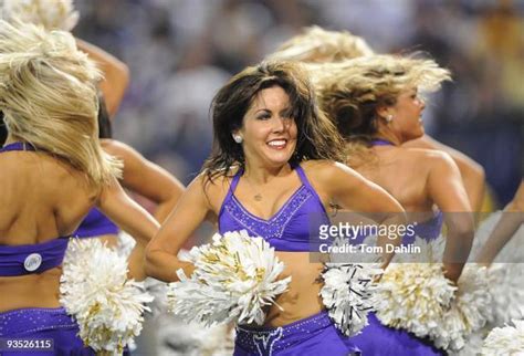 1,299 Chicago Bears Cheerleaders Stock Photos, High-Res Pictures, and Images - Getty Images