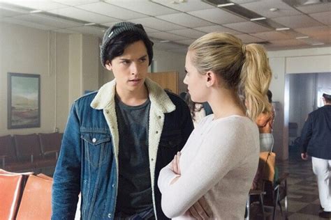 Riverdale Season 2 Episode 1 Preview: Photos, Plot and Trailer