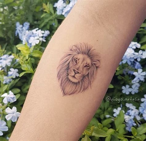 Small Lion Tattoo For Women, Simple Lion Tattoo, Lion Tattoo On Finger, Finger Tattoos, Unique ...