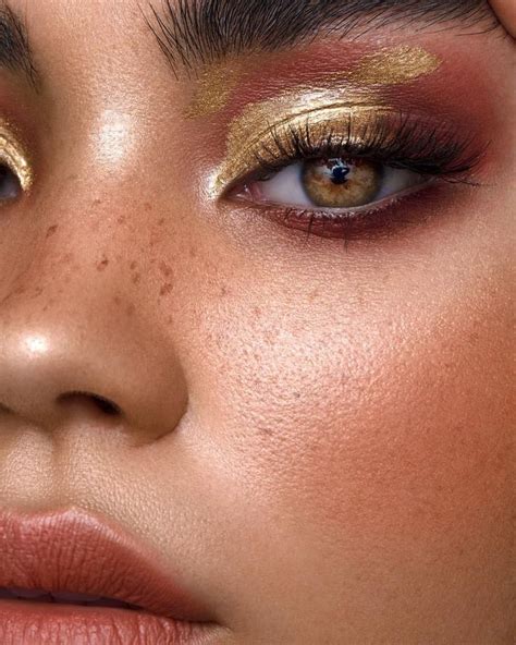 makeup highlights | Gold eyeshadow looks, Gold eyeshadow, Gold eyeshadow palette