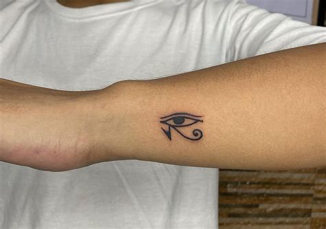 Eye Of Horus Tattoo Shoulder Meaning - Infoupdate.org