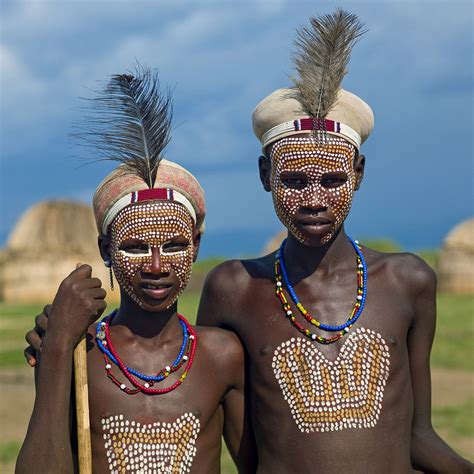 Mursi man, Omo Valley, Ethiopia - חיפוש ב-Google | African people, African tribes, Africa