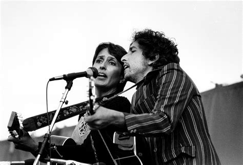 Joan Baez and Bob Dylan, June 6, 1982. - Joni 'n' Bobby