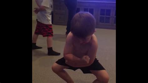 Little kid flexing his muscles will make you laugh! - YouTube