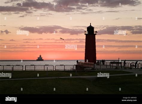 Lighthouse in sunrise milwaukee wisconsin hi-res stock photography and images - Alamy