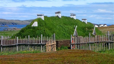 File:L'Anse aux Meadows, recreated long house.jpg - Wikimedia Commons