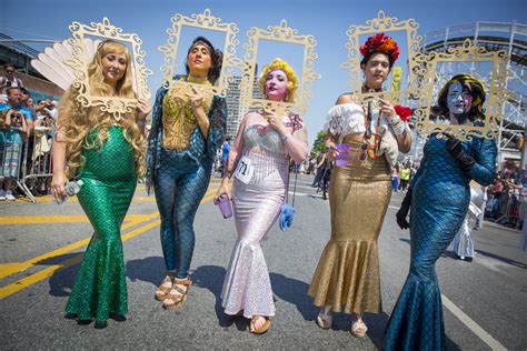 Portraits From Coney Island's Mermaid Parade | HuffPost