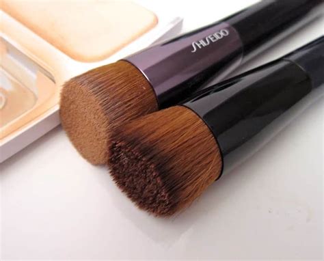Top 10 Best Makeup Brushes | FindTopTen