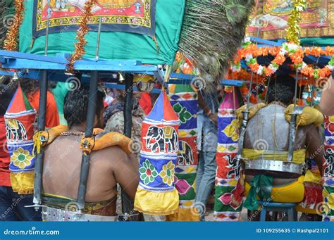 Kavadi Festival in Batu Caves Editorial Image - Image of prayers, asian: 109255635