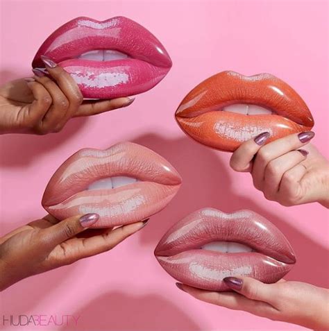 Últimas Tendencias: HUDA Beauty ofrece su nuevo conjunto de cosméticos en latas en forma de labios