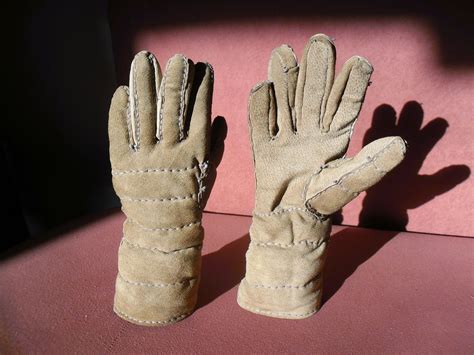 Medieval gloves handmade entirely of leather. Perfect for sword-fighting and other martial arts ...